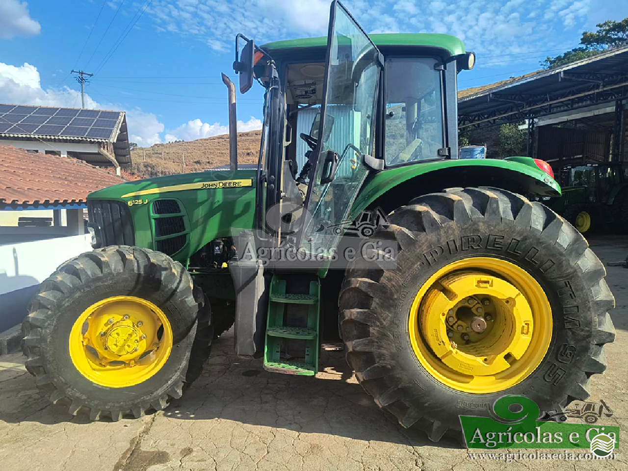 JOHN DEERE 6135J de Agricolas e Cia
